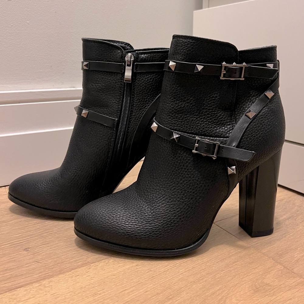 Vivo Rosa Black Boots with studs